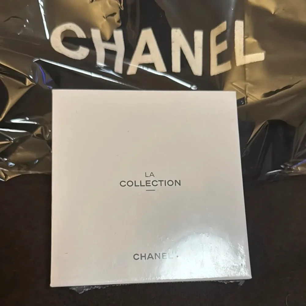 Chanel White La Collection Accessory